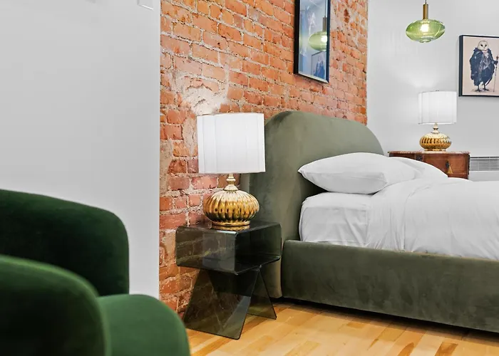 Le Chateau De Pierre - Par Aneyro Quebec City